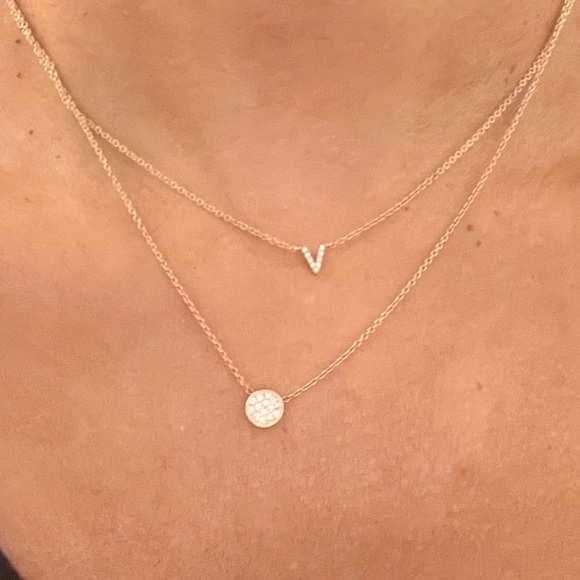 Diamond “V” initial necklace - Picture 2 of 8